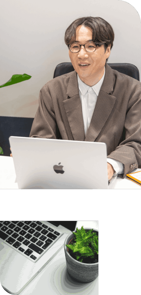 まえはら代表が面談している写真とパソコンの写真